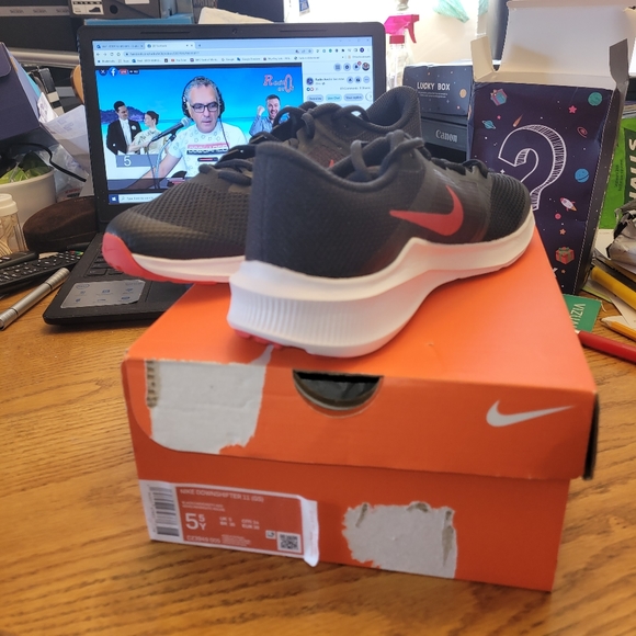 Kids Boy's or Girls Sneaker - Picture 4 of 7